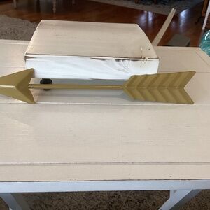 Decorative Gold Metal Arrow Wall Hanging